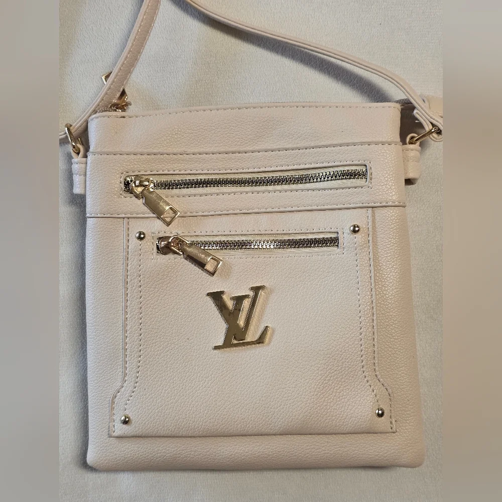 Fashion Designer Bag 9 X 8 Cream Crossbody ShoulderPurse - Picture 1 of 5